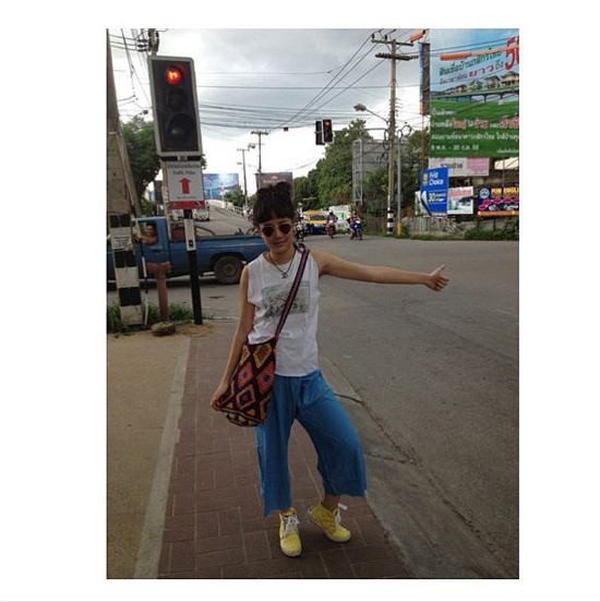 แฟชั่น มินิไซส์ กับสไตล์การแต่งตัวเก๋ ๆ ของดาราสาวร่างเล็ก