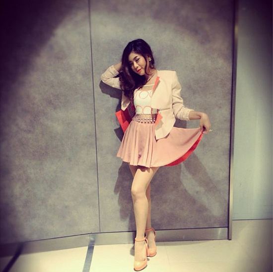 แฟชั่น มินิไซส์ กับสไตล์การแต่งตัวเก๋ ๆ ของดาราสาวร่างเล็ก