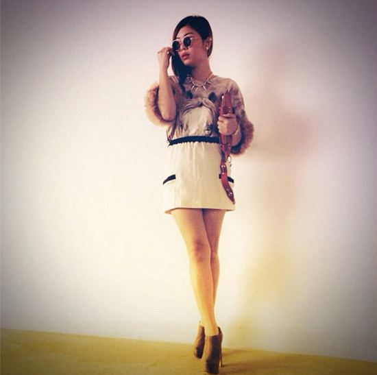 แฟชั่น มินิไซส์ กับสไตล์การแต่งตัวเก๋ ๆ ของดาราสาวร่างเล็ก