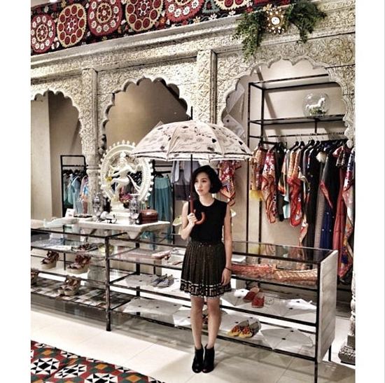 แฟชั่น มินิไซส์ กับสไตล์การแต่งตัวเก๋ ๆ ของดาราสาวร่างเล็ก