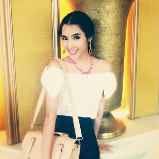 แฟชั่น มินิไซส์ กับสไตล์การแต่งตัวเก๋ ๆ ของดาราสาวร่างเล็ก