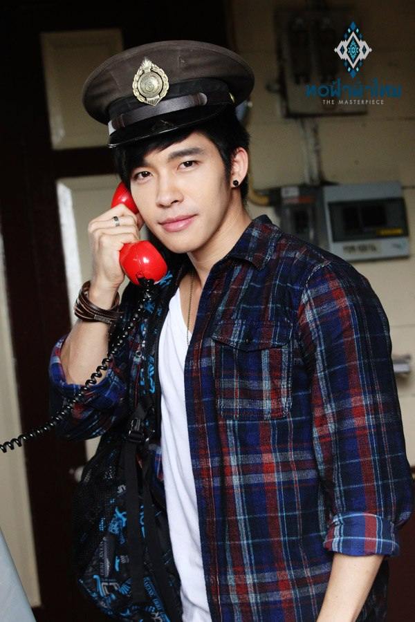 ณัฐ ศักดาทร & โตโน่ ภาคิน แบกเป้ตะลอนทัวร์ในรายการทอฟ้าผ้าไทย