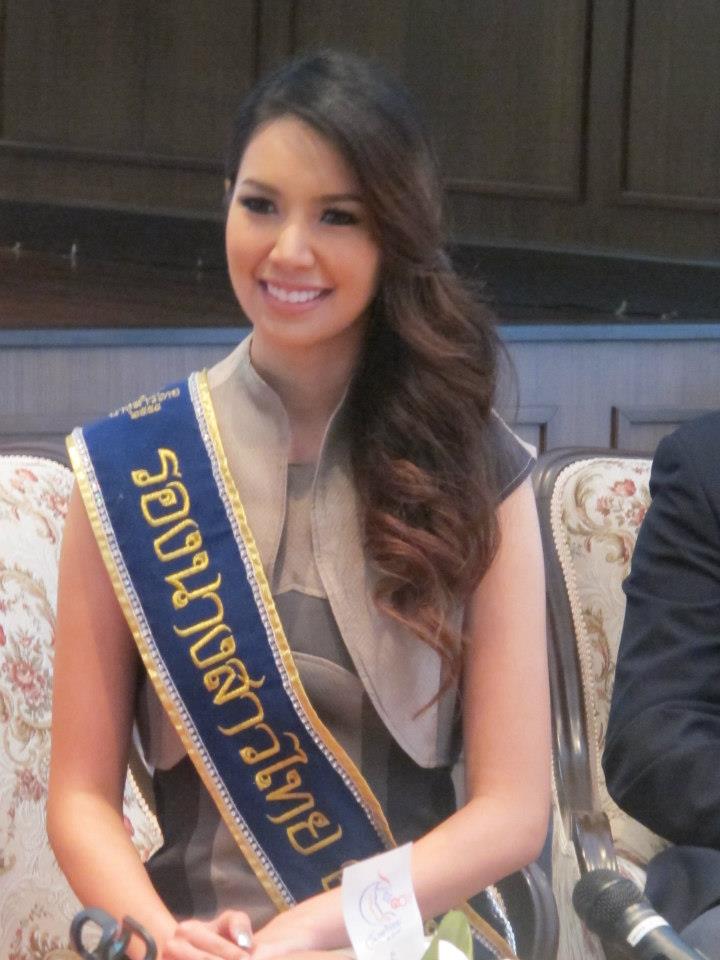 นางสาวไทย ๒๕๕๕ และรองทั้งสอง ขอบคุณสภาสตรีแห่งชาติ