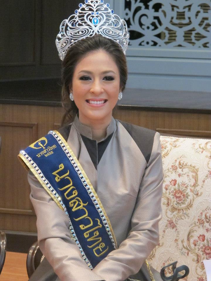 นางสาวไทย ๒๕๕๕ และรองทั้งสอง ขอบคุณสภาสตรีแห่งชาติ