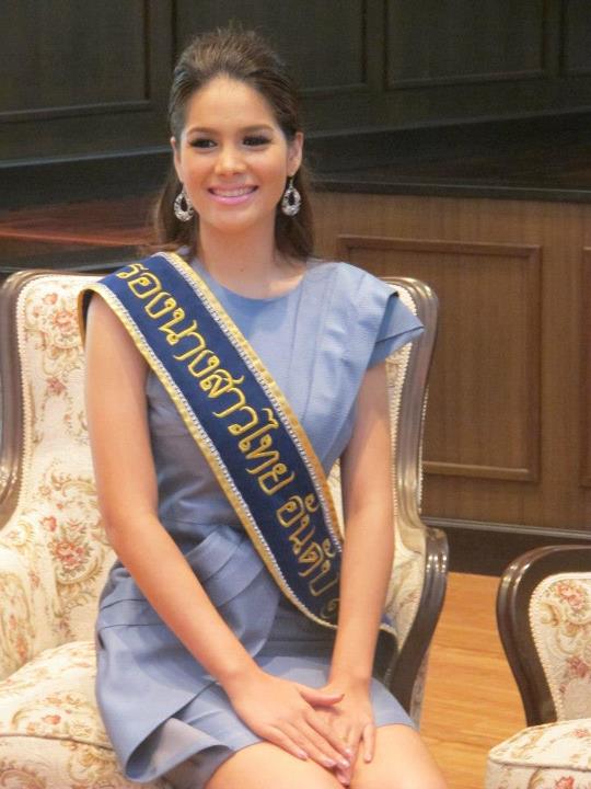 นางสาวไทย ๒๕๕๕ และรองทั้งสอง ขอบคุณสภาสตรีแห่งชาติ