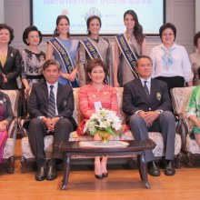 นางสาวไทย ๒๕๕๕ และรองทั้งสอง ขอบคุณสภาสตรีแห่งชาติ