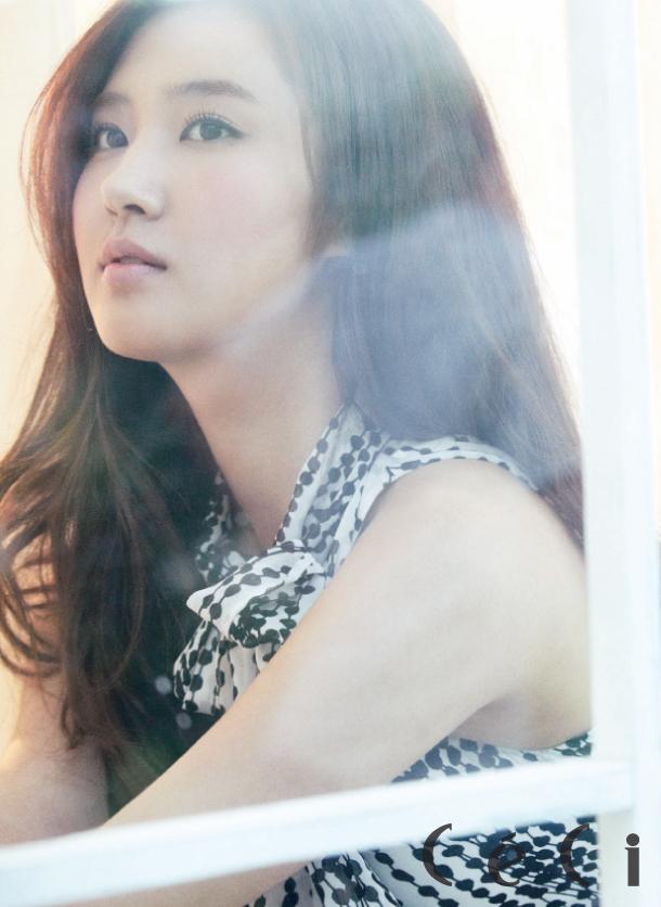 SNSD's Yuri @ CeCi September 2012