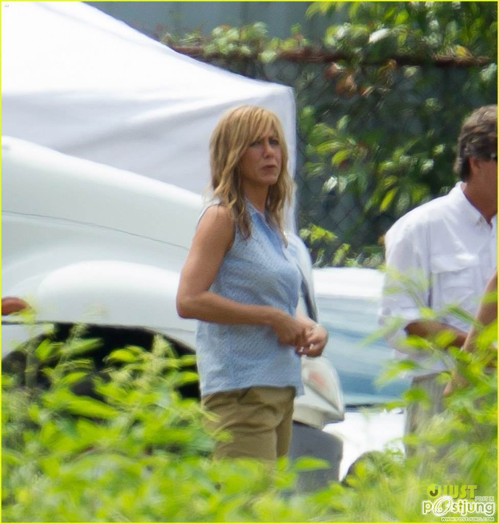 Jennifer Aniston Flashes Bra on 'We're The Millers' Set