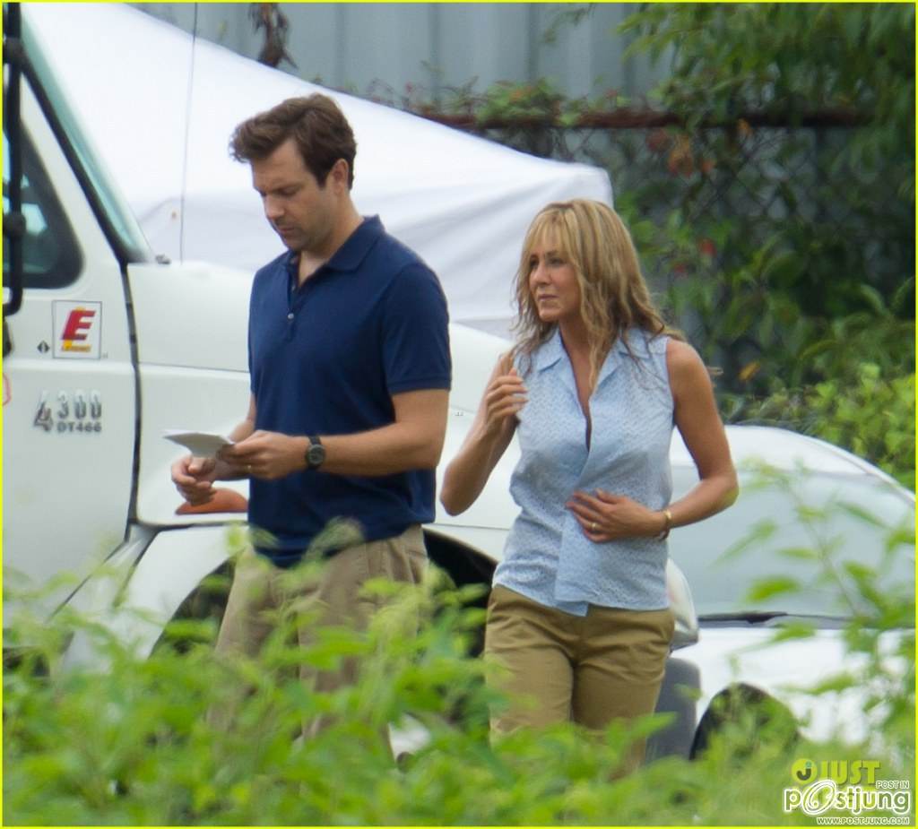 Jennifer Aniston Flashes Bra on 'We're The Millers' Set
