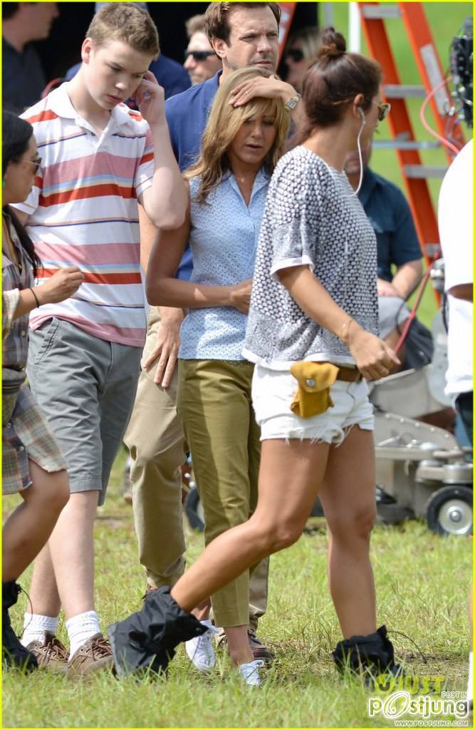 Jennifer Aniston Flashes Bra on 'We're The Millers' Set