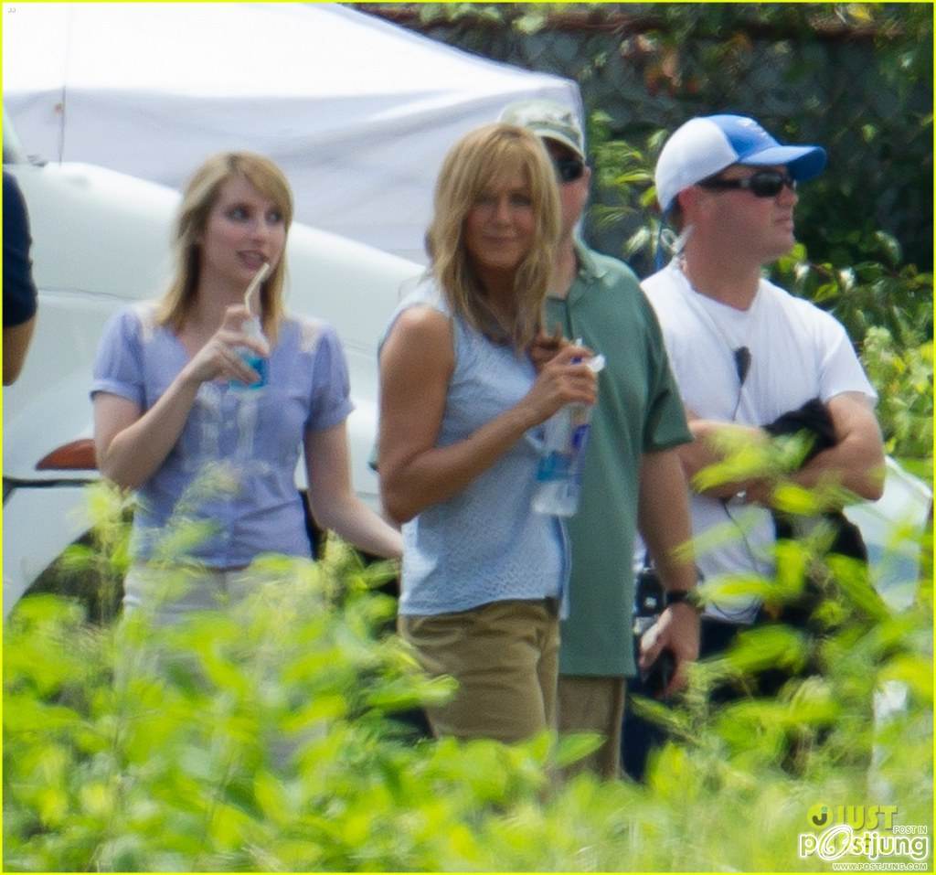 Jennifer Aniston Flashes Bra on 'We're The Millers' Set