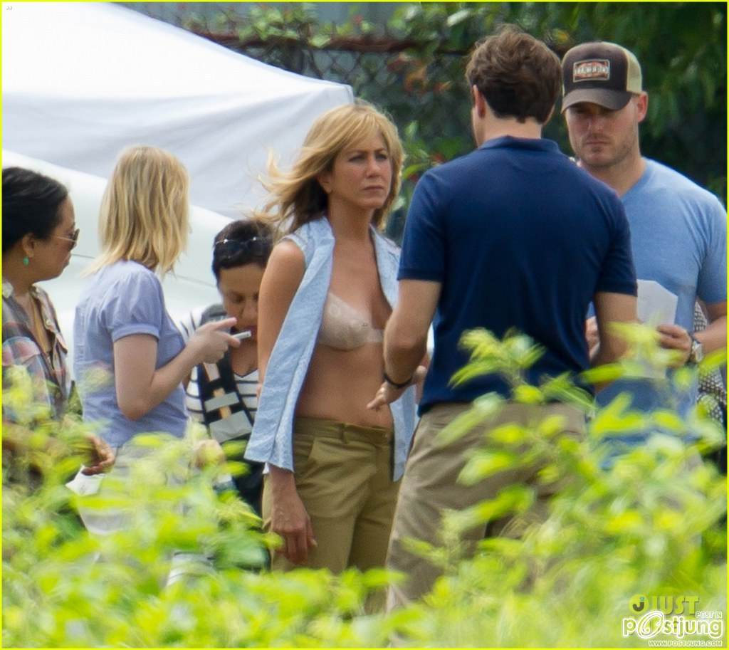 Jennifer Aniston Flashes Bra on 'We're The Millers' Set