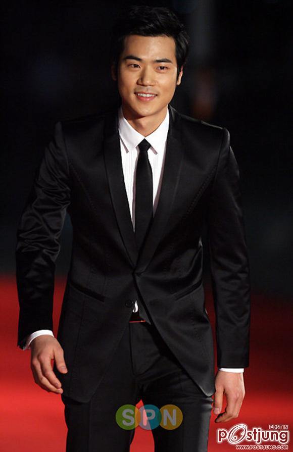 ใครชอบKim Kang Woo