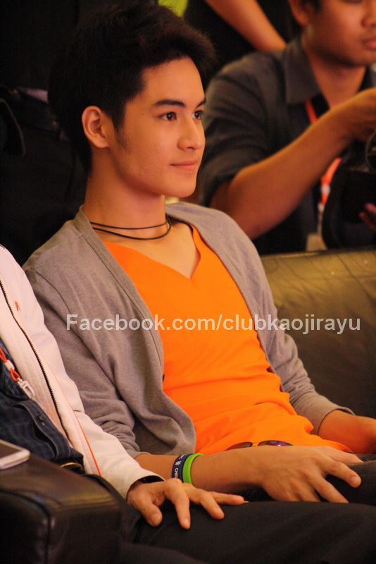 เก้า-จิรายุ งาน CAT 009 @ Centralworld (22/08/55)