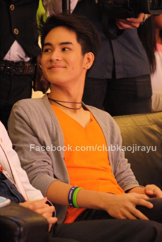 เก้า-จิรายุ งาน CAT 009 @ Centralworld (22/08/55)