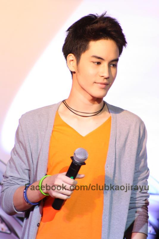 เก้า-จิรายุ งาน CAT 009 @ Centralworld (22/08/55)