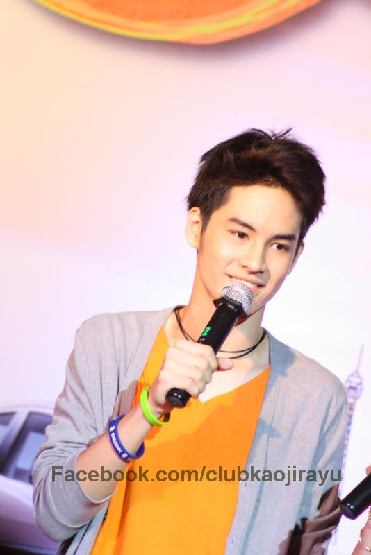 เก้า-จิรายุ งาน CAT 009 @ Centralworld (22/08/55)