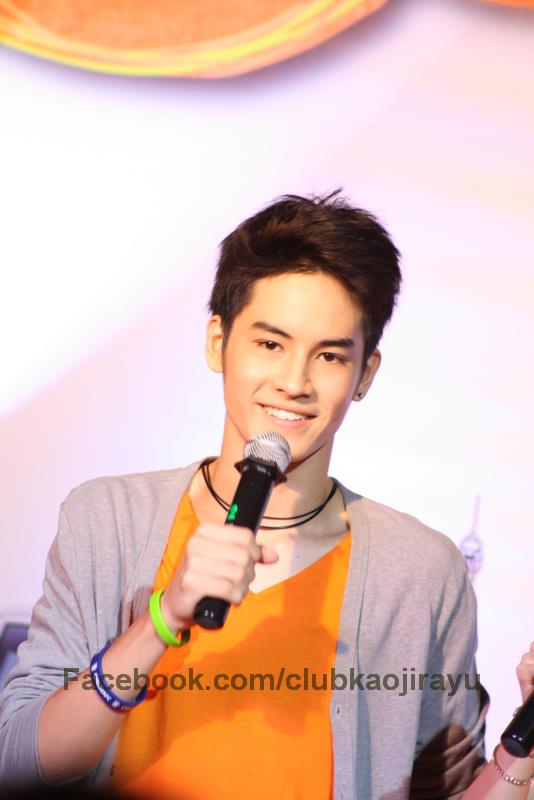 เก้า-จิรายุ งาน CAT 009 @ Centralworld (22/08/55)