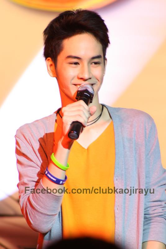เก้า-จิรายุ งาน CAT 009 @ Centralworld (22/08/55)