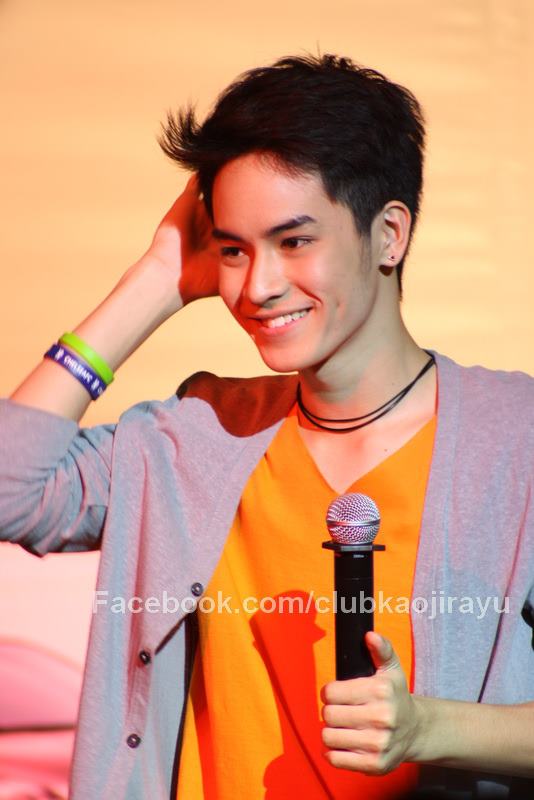 เก้า-จิรายุ งาน CAT 009 @ Centralworld (22/08/55)