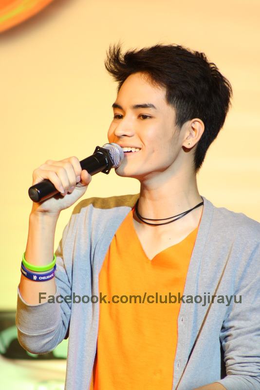 เก้า-จิรายุ งาน CAT 009 @ Centralworld (22/08/55)