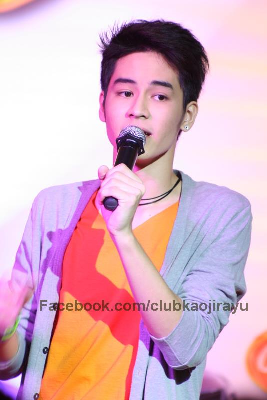 เก้า-จิรายุ งาน CAT 009 @ Centralworld (22/08/55)