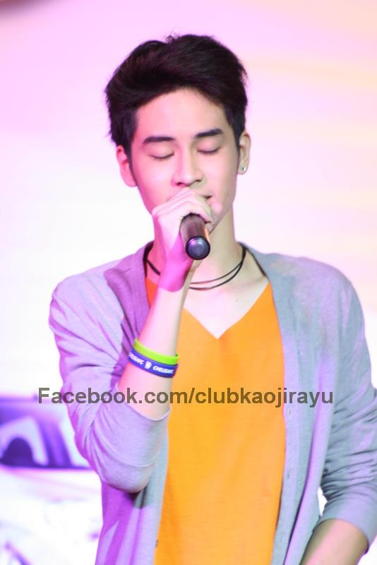 เก้า-จิรายุ งาน CAT 009 @ Centralworld (22/08/55)