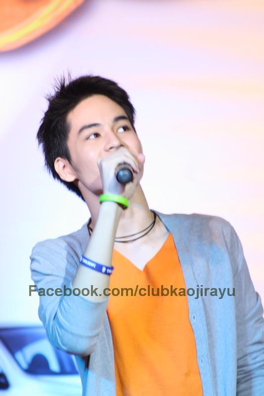 เก้า-จิรายุ งาน CAT 009 @ Centralworld (22/08/55)