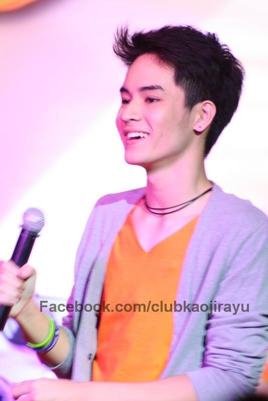 เก้า-จิรายุ งาน CAT 009 @ Centralworld (22/08/55)
