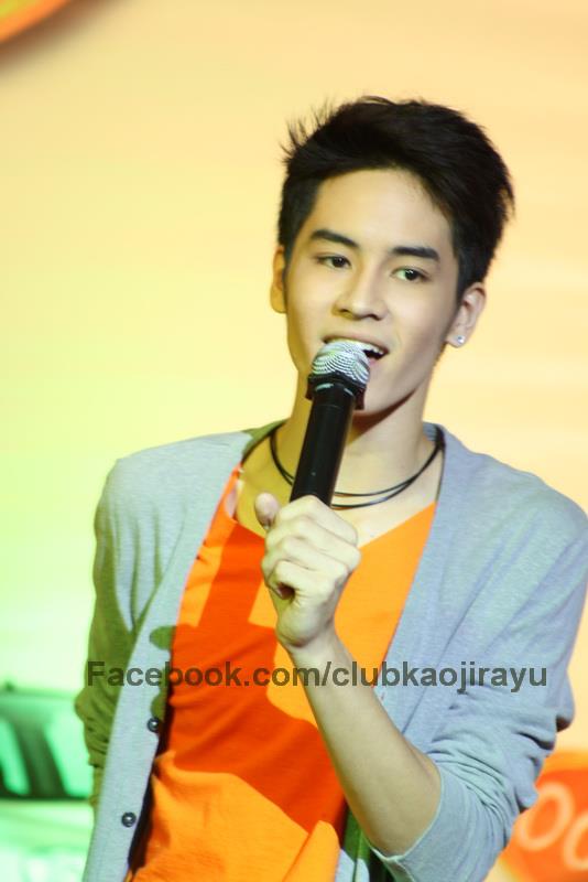 เก้า-จิรายุ งาน CAT 009 @ Centralworld (22/08/55)