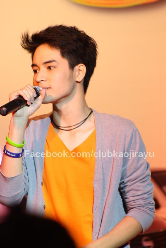 เก้า-จิรายุ งาน CAT 009 @ Centralworld (22/08/55)