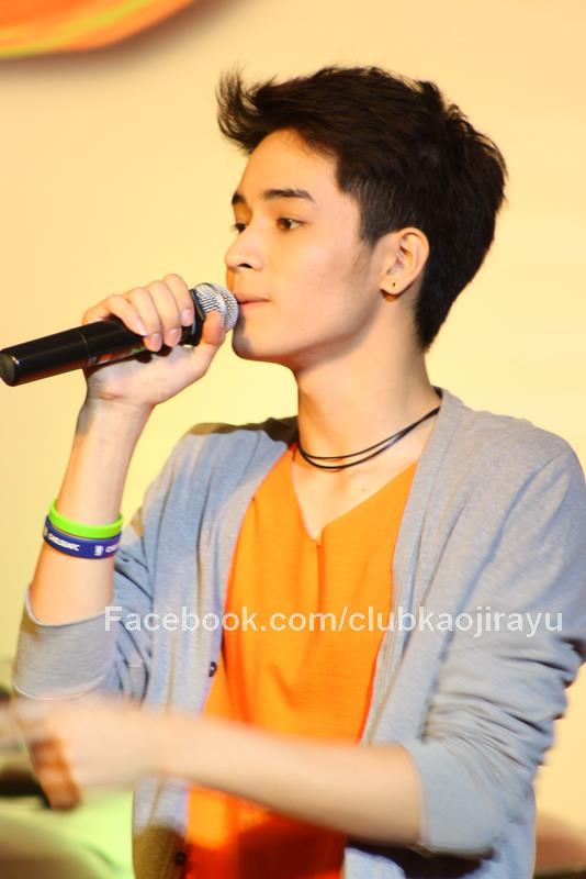 เก้า-จิรายุ งาน CAT 009 @ Centralworld (22/08/55)