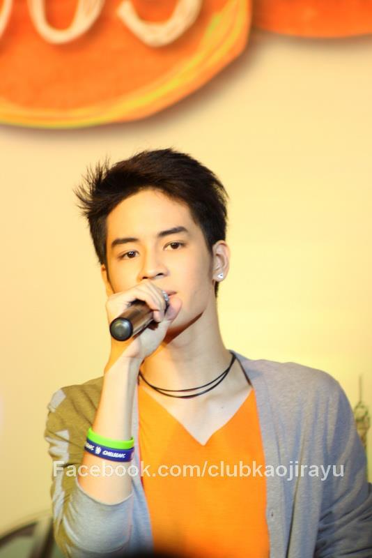 เก้า-จิรายุ งาน CAT 009 @ Centralworld (22/08/55)