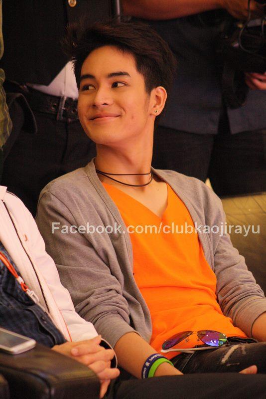 เก้า-จิรายุ งาน CAT 009 @ Centralworld (22/08/55)