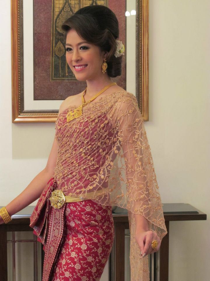 นางสาวไทย ๒๕๕๕ ถ่ายนิตยสารสกุลไทยและนิตยสารหญิงไทย