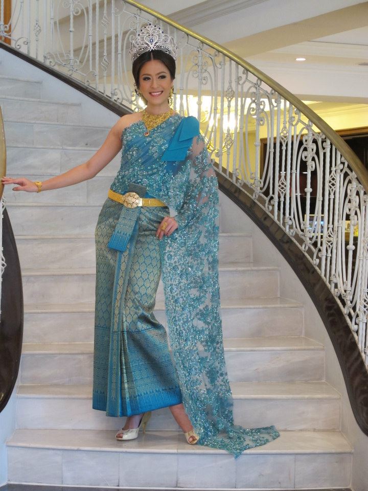 นางสาวไทย ๒๕๕๕ ถ่ายนิตยสารสกุลไทยและนิตยสารหญิงไทย