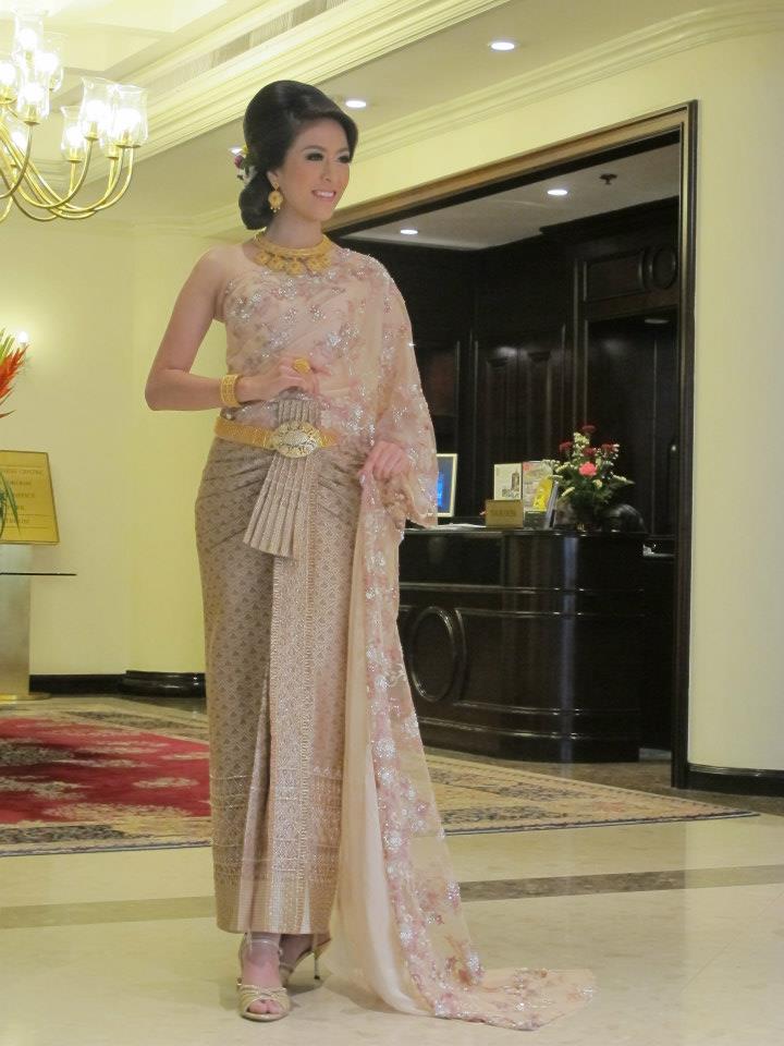 นางสาวไทย ๒๕๕๕ ถ่ายนิตยสารสกุลไทยและนิตยสารหญิงไทย