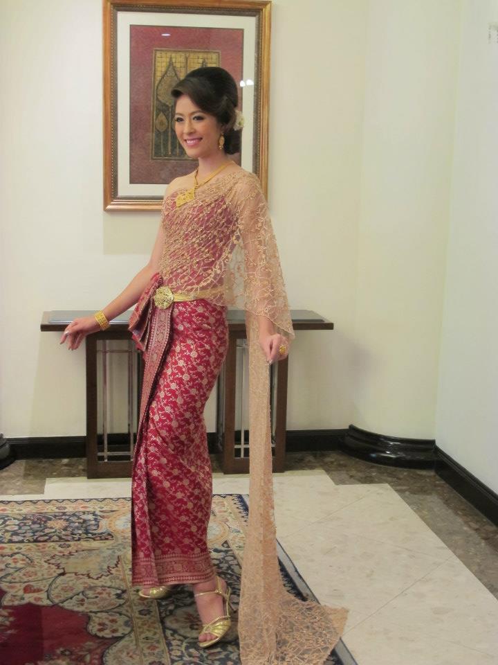 นางสาวไทย ๒๕๕๕ ถ่ายนิตยสารสกุลไทยและนิตยสารหญิงไทย