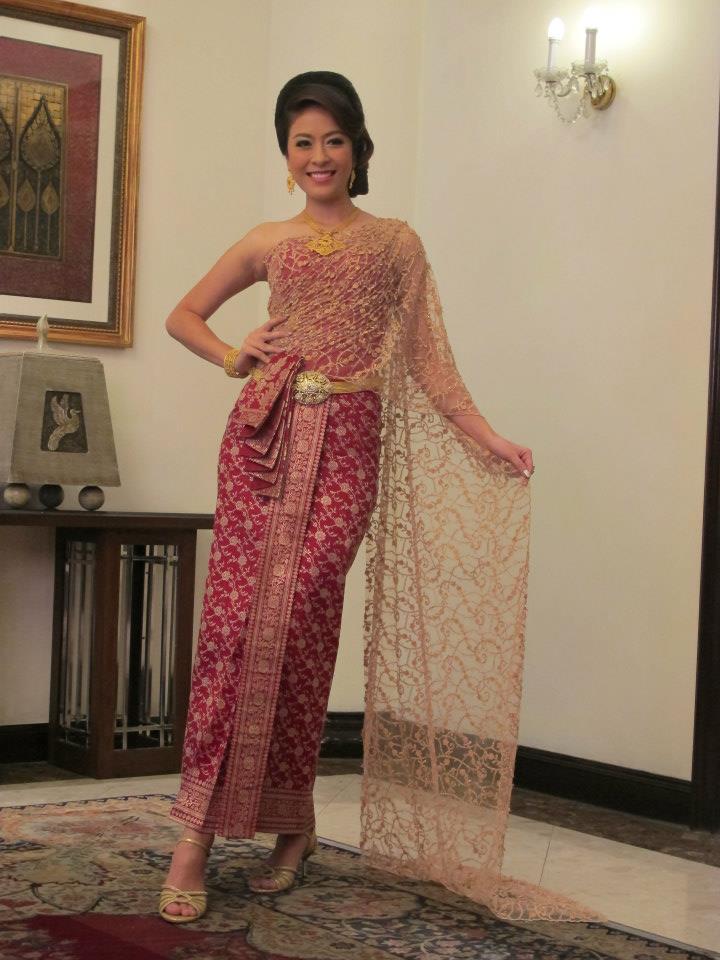 นางสาวไทย ๒๕๕๕ ถ่ายนิตยสารสกุลไทยและนิตยสารหญิงไทย