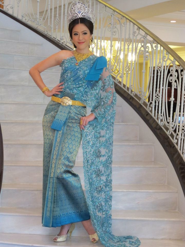 นางสาวไทย ๒๕๕๕ ถ่ายนิตยสารสกุลไทยและนิตยสารหญิงไทย