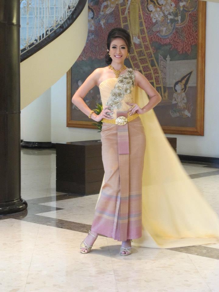 นางสาวไทย ๒๕๕๕ ถ่ายนิตยสารสกุลไทยและนิตยสารหญิงไทย