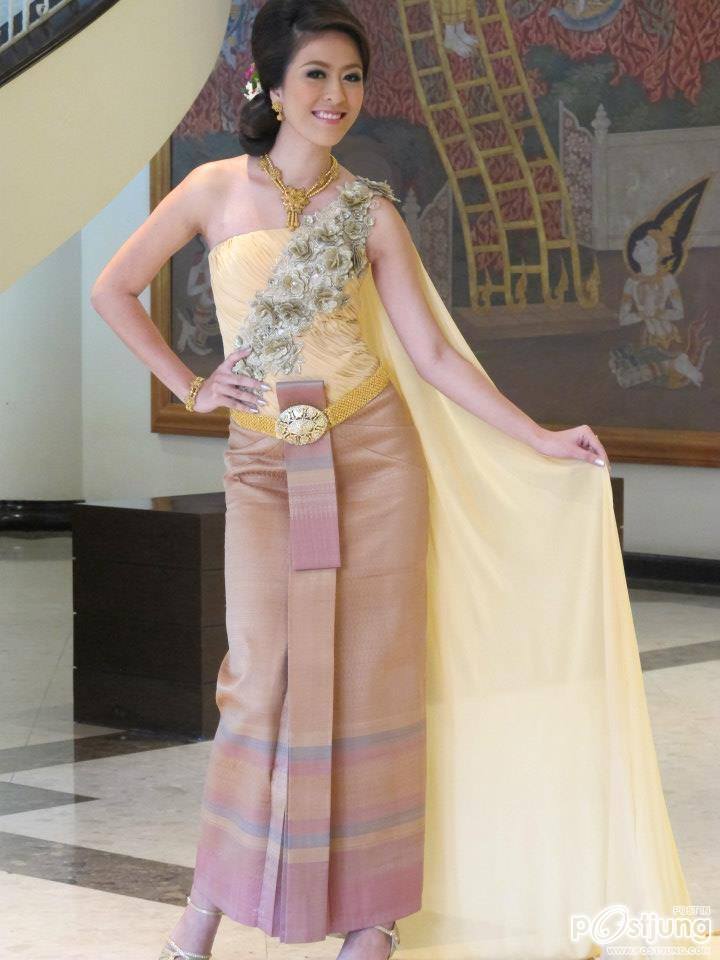 นางสาวไทย ๒๕๕๕ ถ่ายนิตยสารสกุลไทยและนิตยสารหญิงไทย