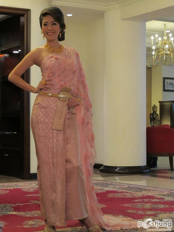 นางสาวไทย ๒๕๕๕ ถ่ายนิตยสารสกุลไทยและนิตยสารหญิงไทย