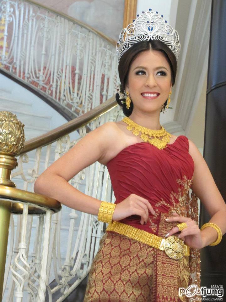 นางสาวไทย ๒๕๕๕ ถ่ายนิตยสารสกุลไทยและนิตยสารหญิงไทย