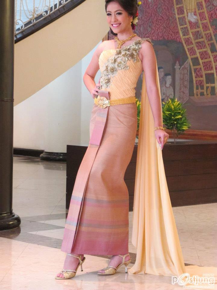 นางสาวไทย ๒๕๕๕ ถ่ายนิตยสารสกุลไทยและนิตยสารหญิงไทย