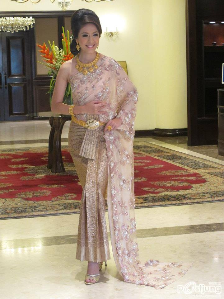 นางสาวไทย ๒๕๕๕ ถ่ายนิตยสารสกุลไทยและนิตยสารหญิงไทย