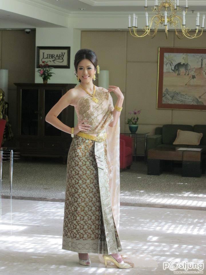 นางสาวไทย ๒๕๕๕ ถ่ายนิตยสารสกุลไทยและนิตยสารหญิงไทย