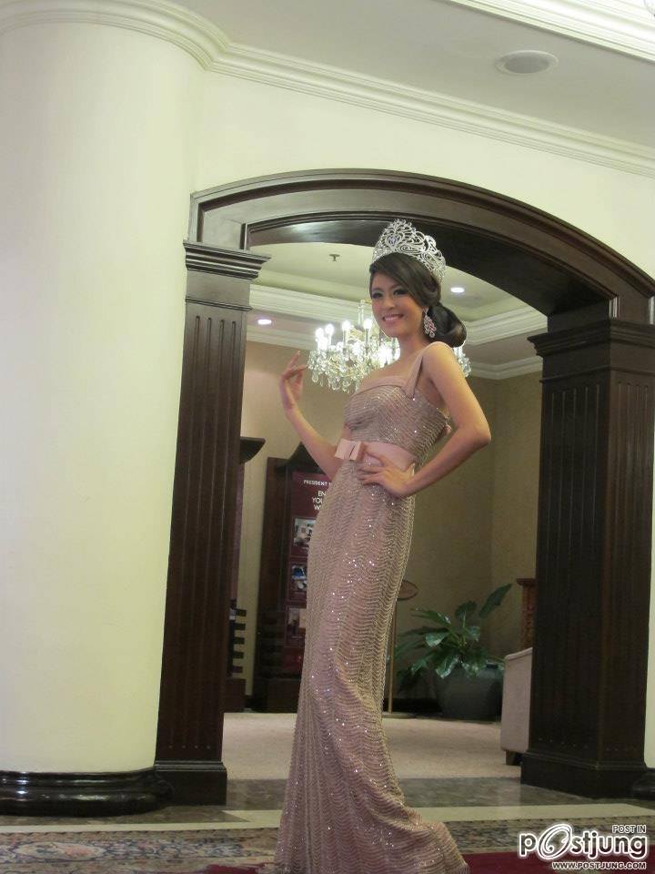 นางสาวไทย ๒๕๕๕ ถ่ายนิตยสารสกุลไทยและนิตยสารหญิงไทย