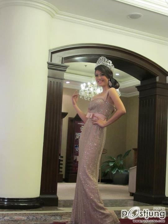 นางสาวไทย ๒๕๕๕ ถ่ายนิตยสารสกุลไทยและนิตยสารหญิงไทย