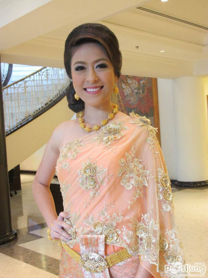 นางสาวไทย ๒๕๕๕ ถ่ายนิตยสารสกุลไทยและนิตยสารหญิงไทย